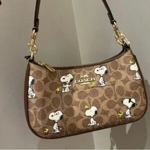 NWT Coach X Peanuts Teri Shoulder Bag In Signature Canvas With Snoopy Print